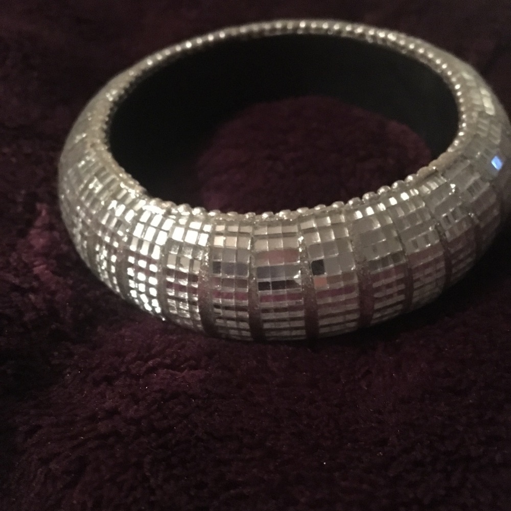Bangle bracelet